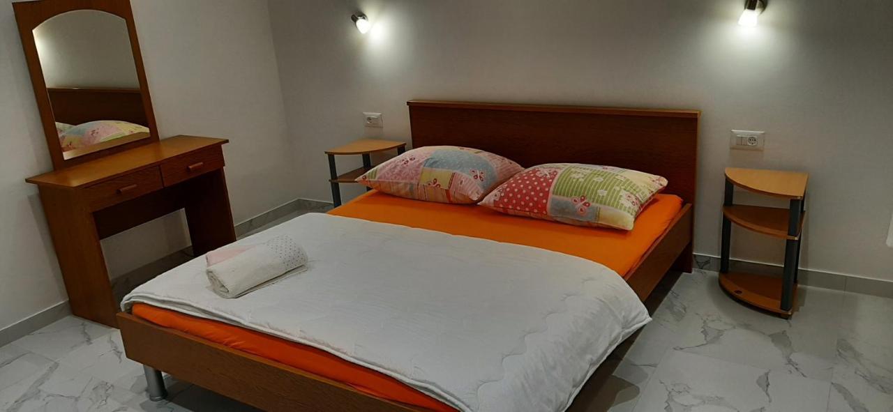 Ferienwohnung Marin I Vinka Trogir Exterior foto